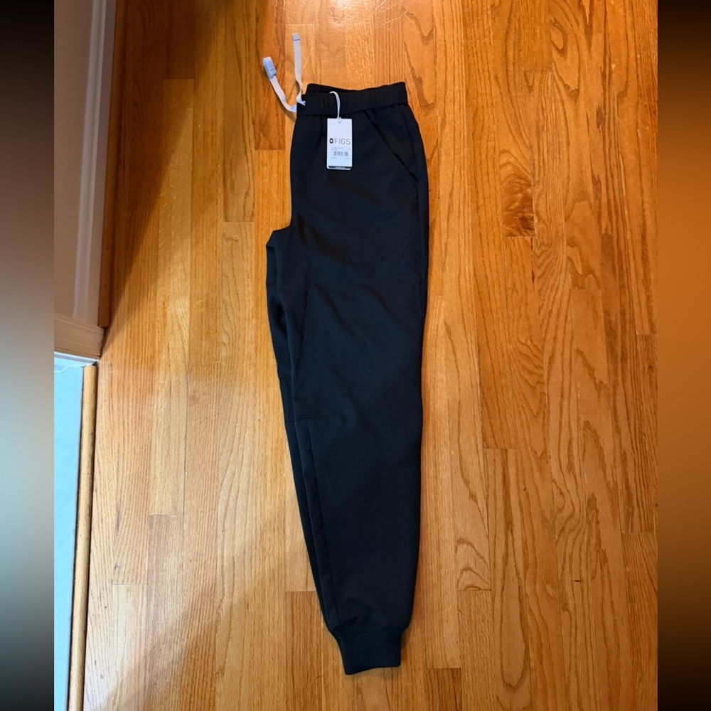 NWT figs black joggers
